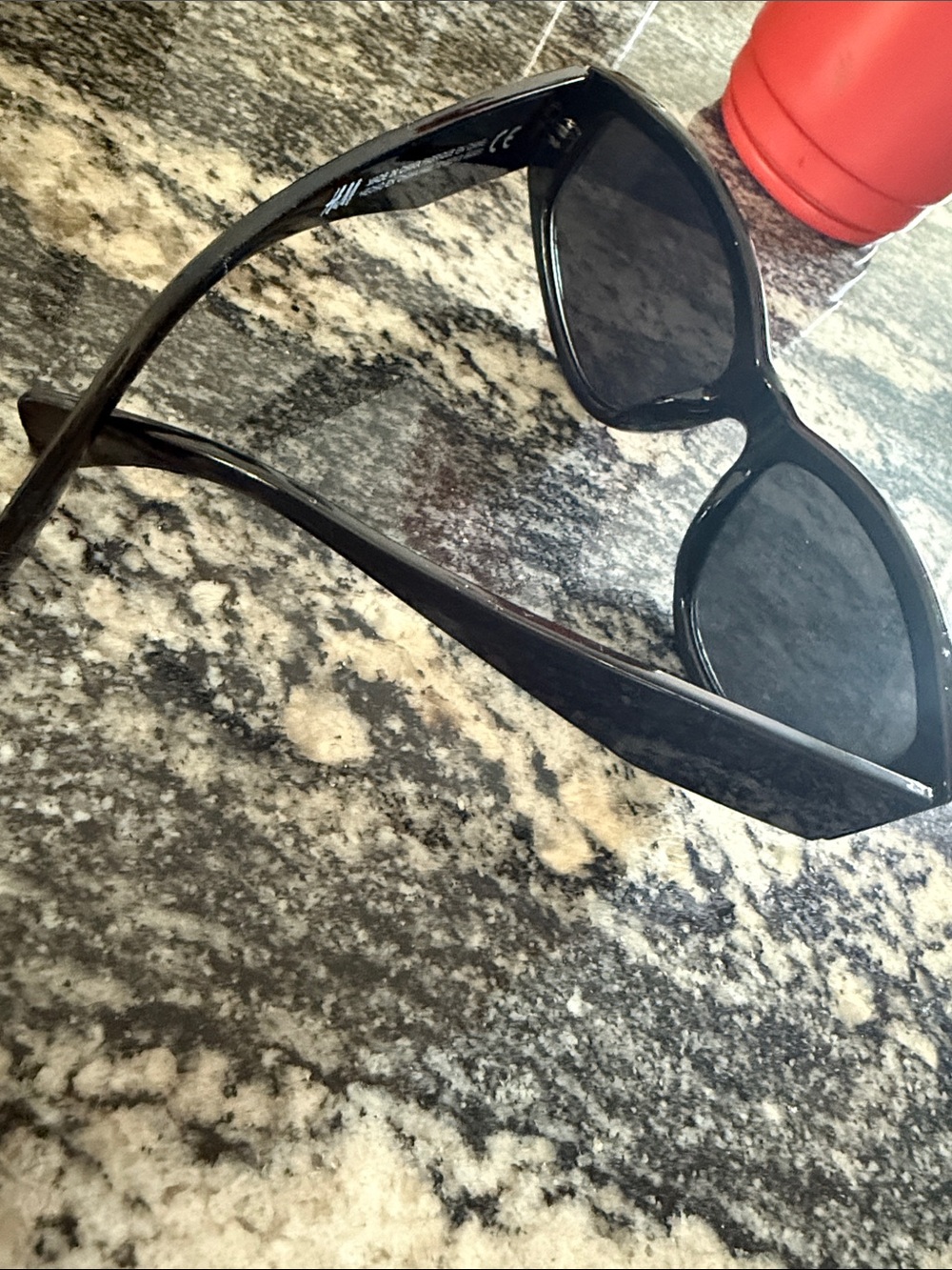 Black H&M Sunglasses - Picture 3 of 4